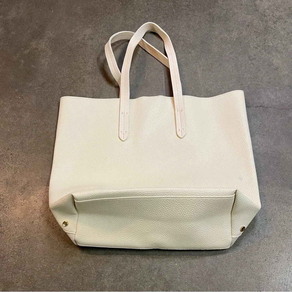 Ulta Beauty Overnighter Weekend Tote Bag Cream Shoulder Strap - Picture 3 of 8